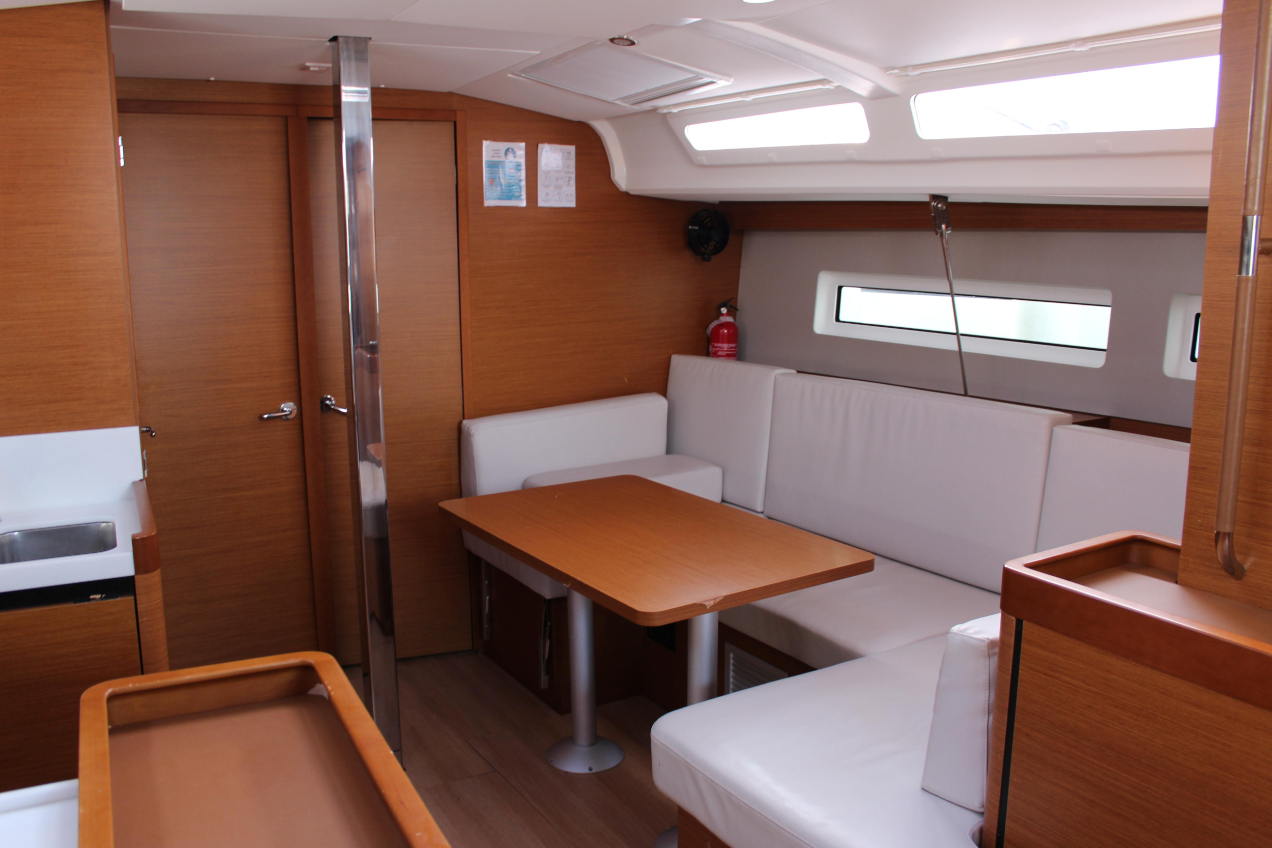 Photo #12 - Sun Odyssey 440 () in Raiatea - 9907