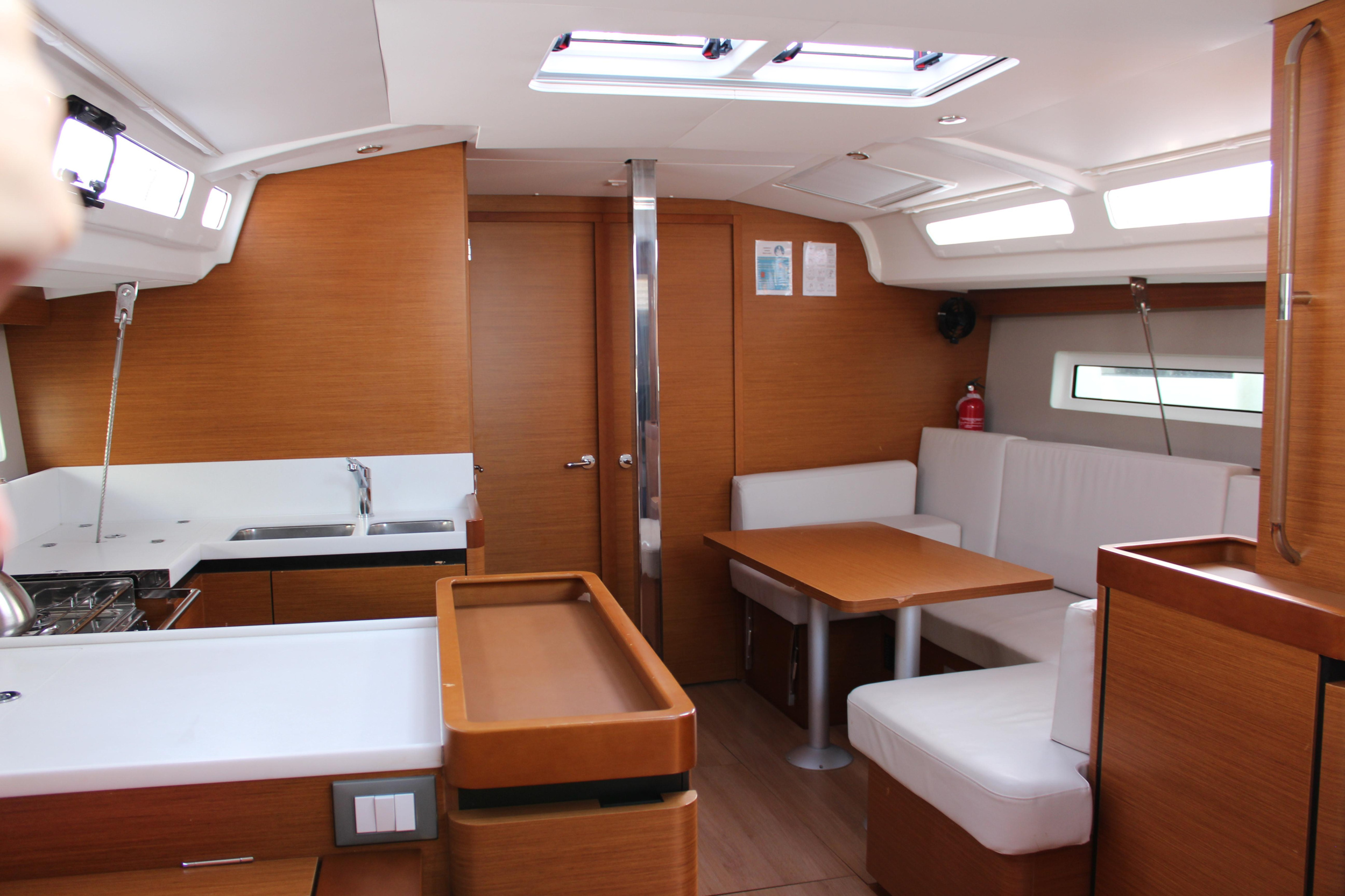 Photo #5 - Sun Odyssey 440 () in Raiatea - 9907