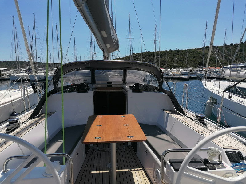 Photo #24 - Elan E5 (LINA 2020 (new sails 2024., air condition)) in Primosten - 19716