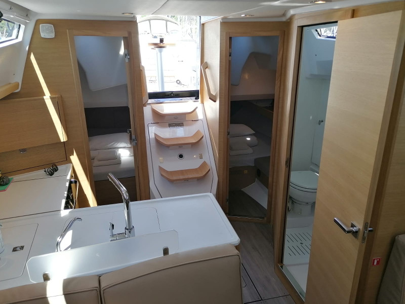 Photo #3 - Elan E5 (LINA 2020 (new sails 2024., air condition)) in Primosten - 19716