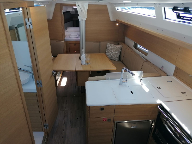 Photo #15 - Elan E5 (LINA 2020 (new sails 2024., air condition)) in Primosten - 19716