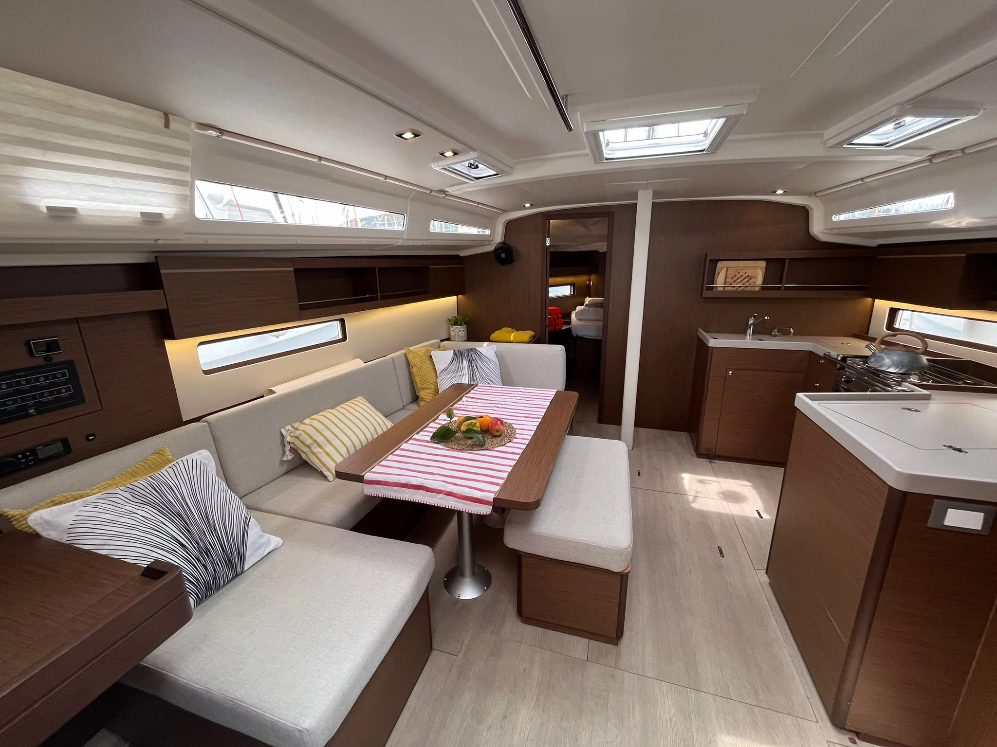 Oceanis 40.1 (KOBE)  - 10