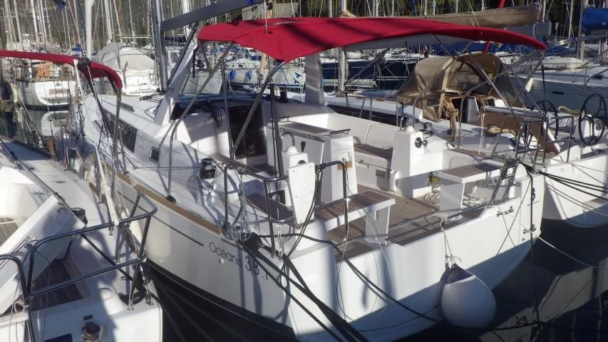 Oceanis 38.1 (LUCE)  - 9