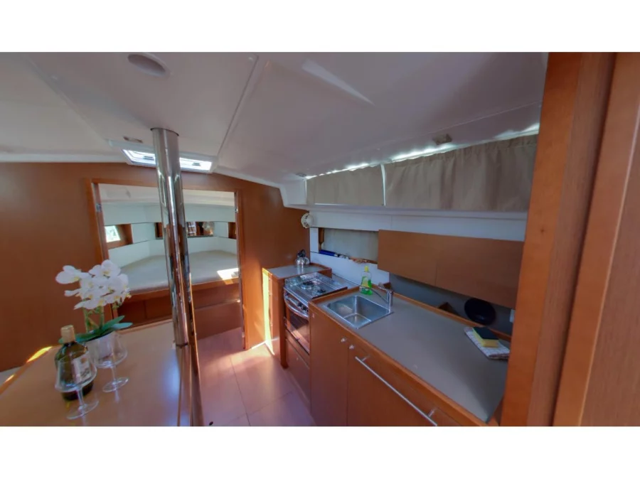 Oceanis 38.1 (LUCE) Interior image - 7