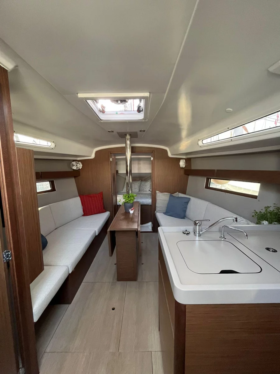 Oceanis 34.1 (ROOKIE)  - 6