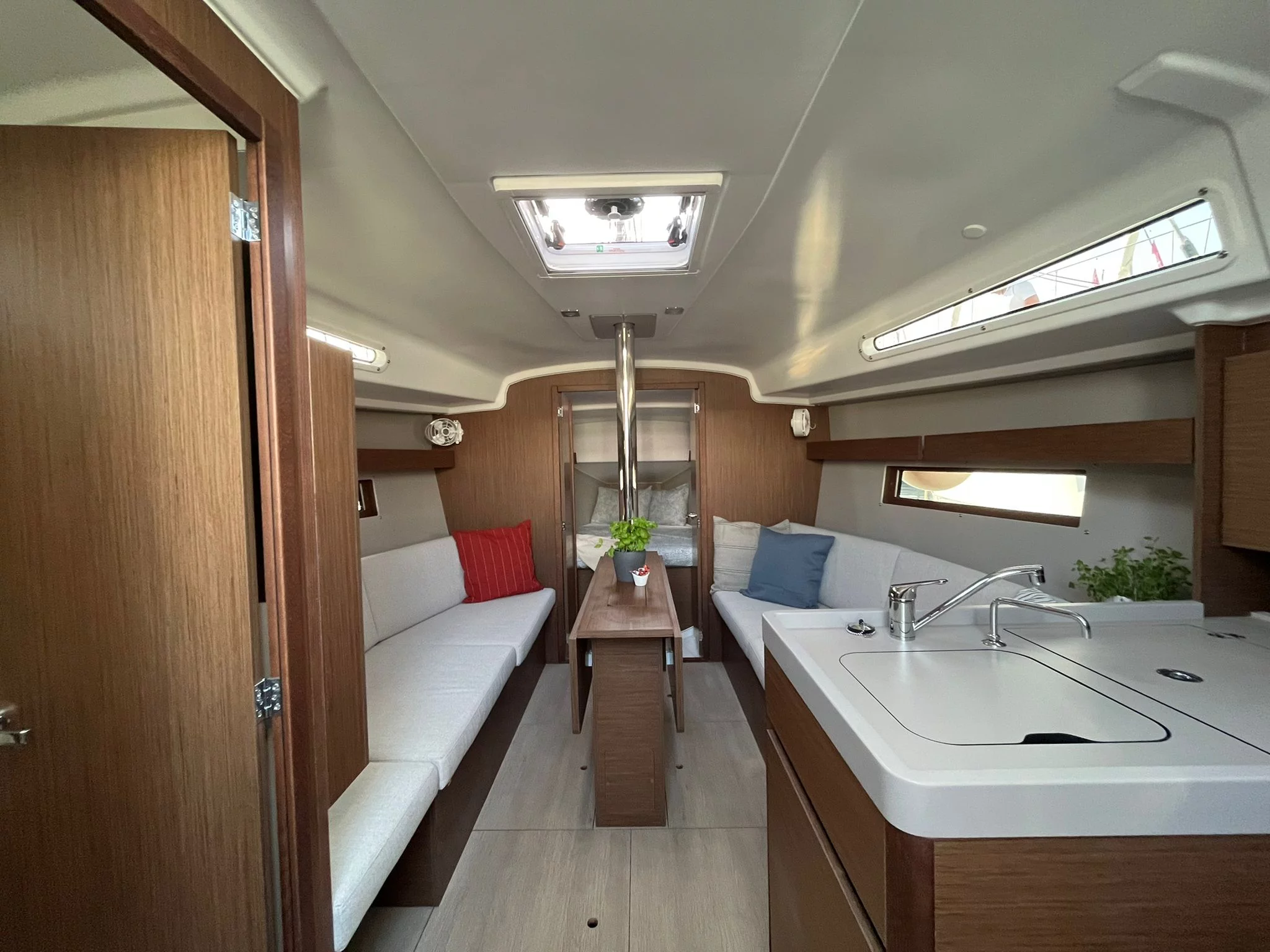 Oceanis 34.1 (ROOKIE) Interior image - 3