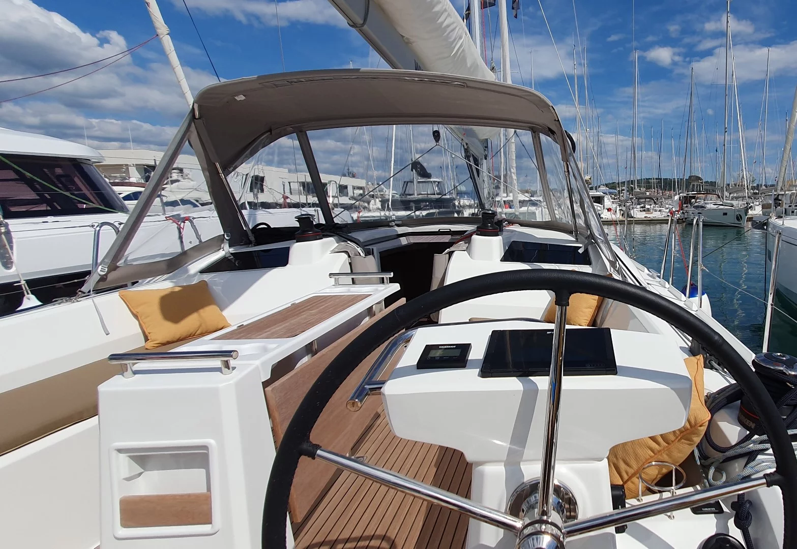 Oceanis 37.1 (BREEZE)  - 11