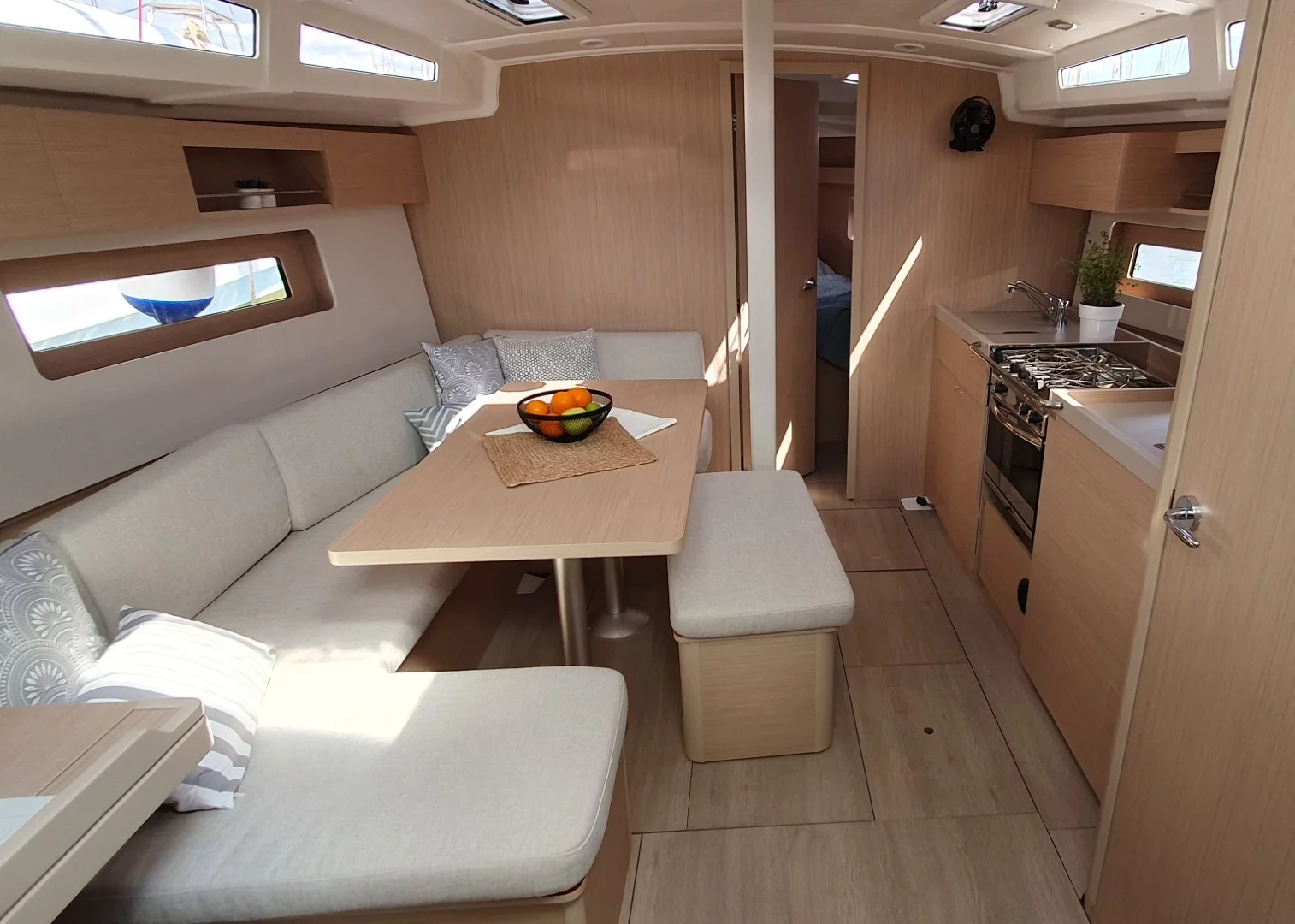 Oceanis 37.1 (BREEZE)  - 8