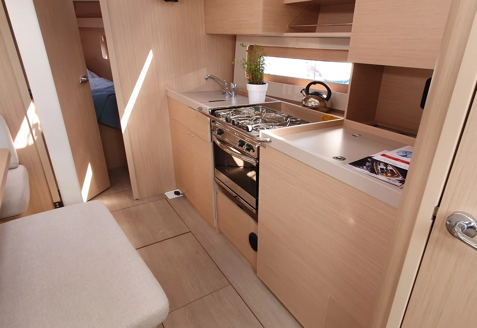 Oceanis 37.1 (BREEZE)  - 19