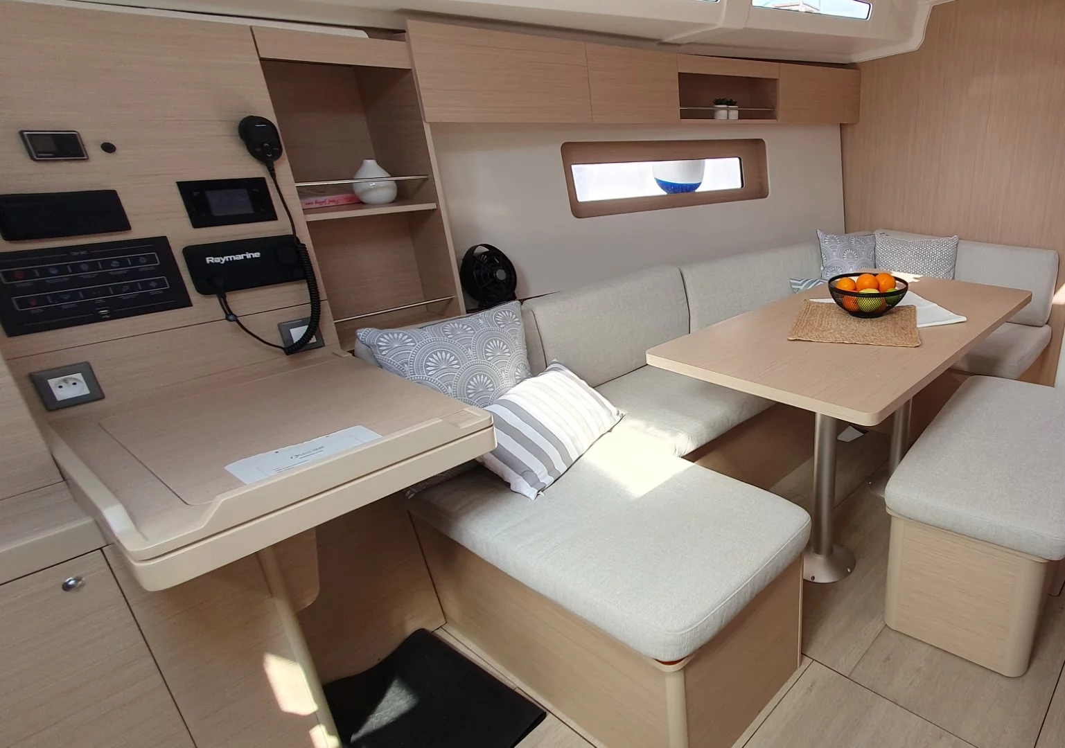 Oceanis 37.1 (BREEZE)  - 20