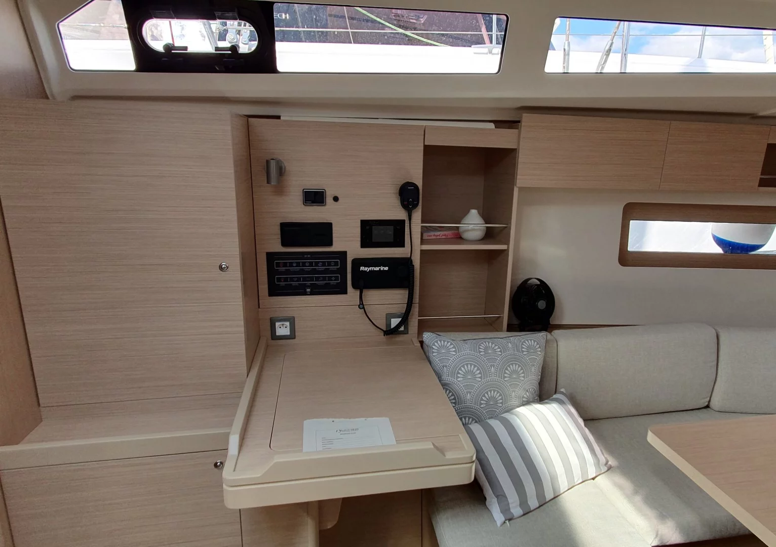 Oceanis 37.1 (BREEZE)  - 14