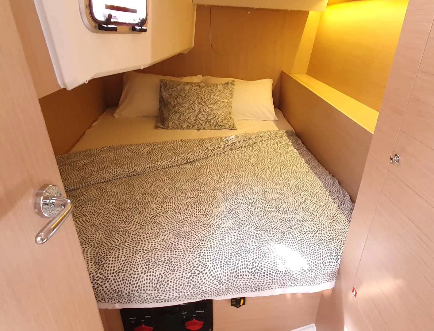 Oceanis 37.1 (BREEZE)  - 21