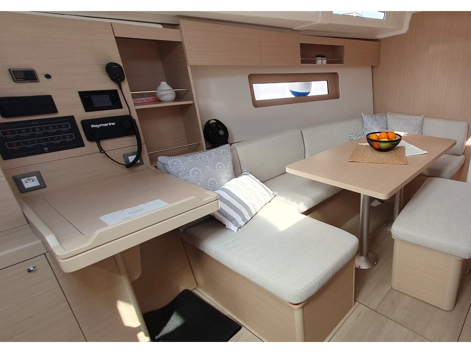 Oceanis 37.1 (BREEZE) Interior image - 6