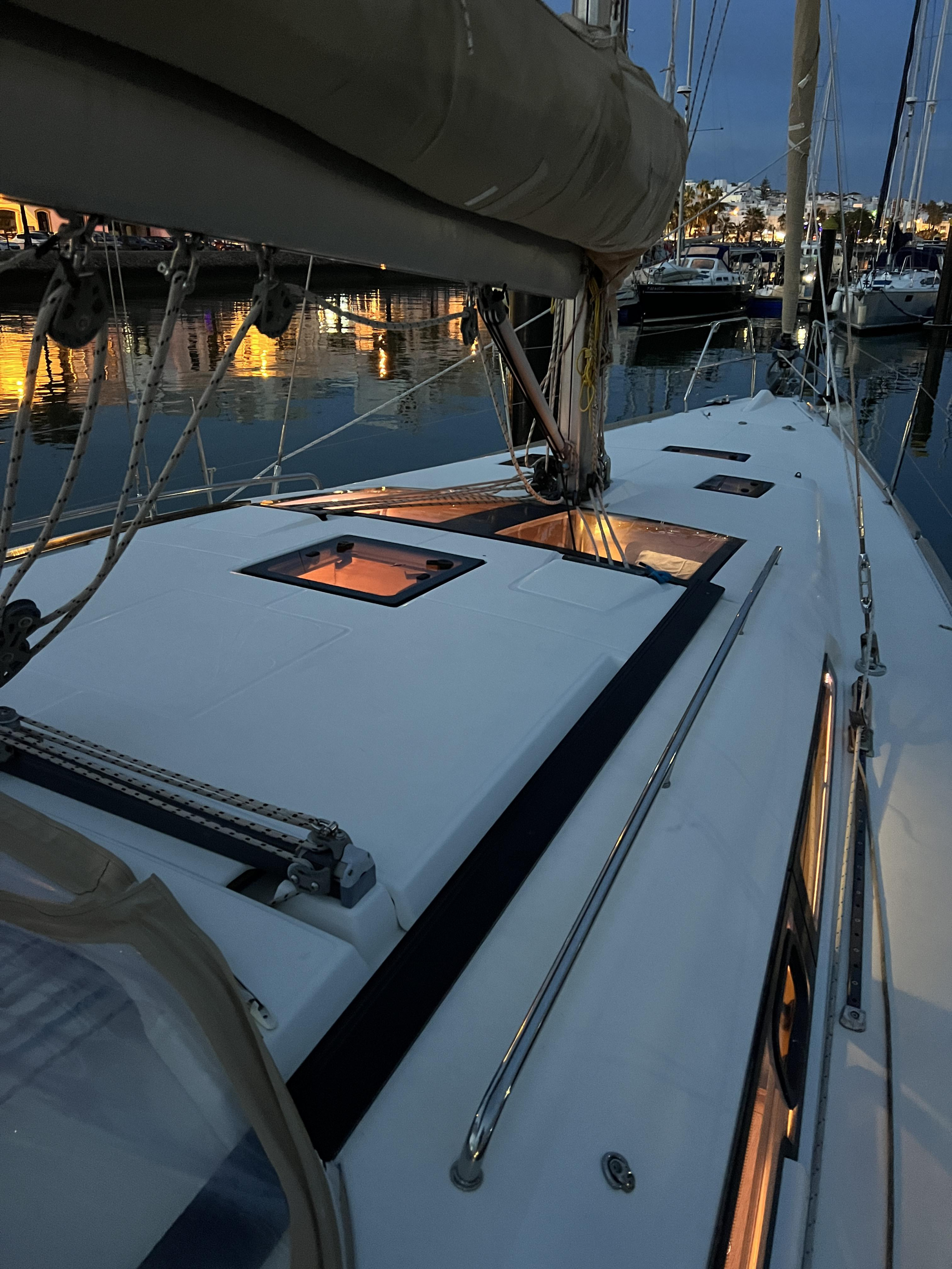 Photo #11 - Dufour 410 Grand Large (Keylam) in Ayamonte - 21769
