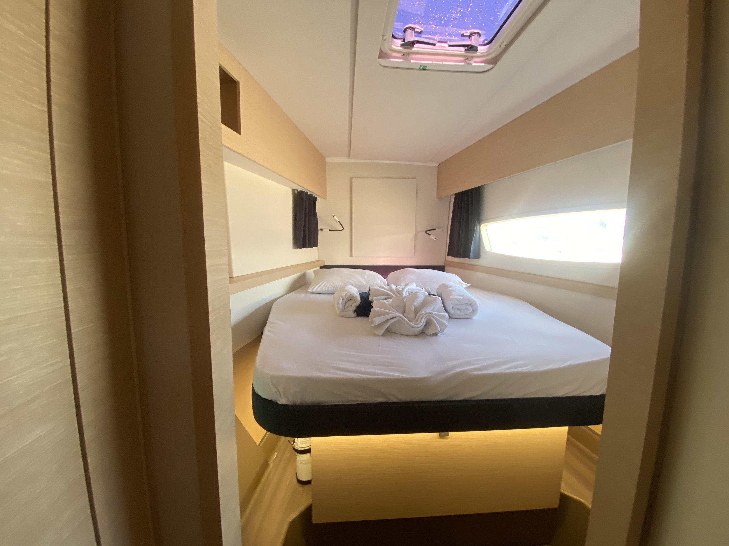 Photo #36 - Fountaine Pajot Helia 44 Evolution (Peacemaker) in Road Town - 25130