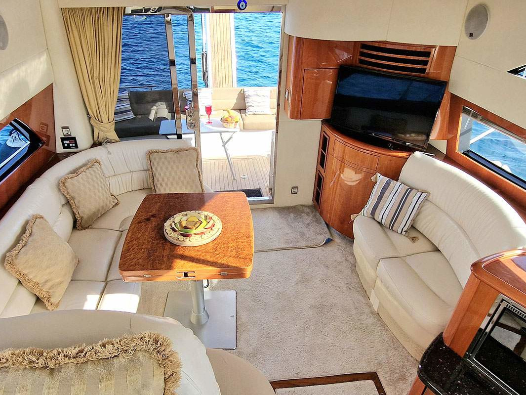 Photo #10 - Fairline Phantom 43ft (Fairline) en Mykonos - 12569