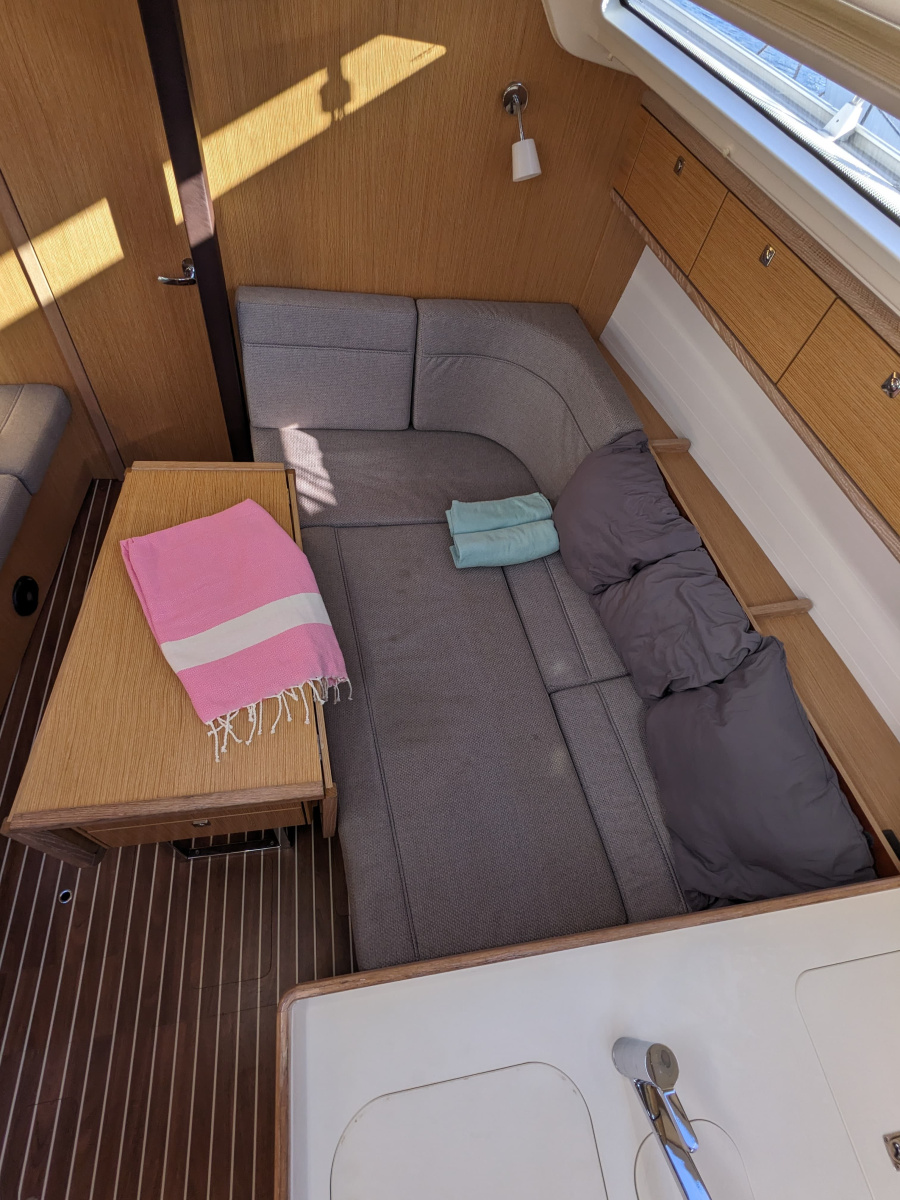 Photo #10 - Bavaria 37 Cruiser (Nabiga) in Valencia - 21897