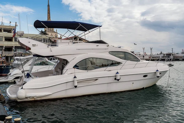 Photo #6 - Majesty 44 Fly (MY STARK) en Athènes - 19627