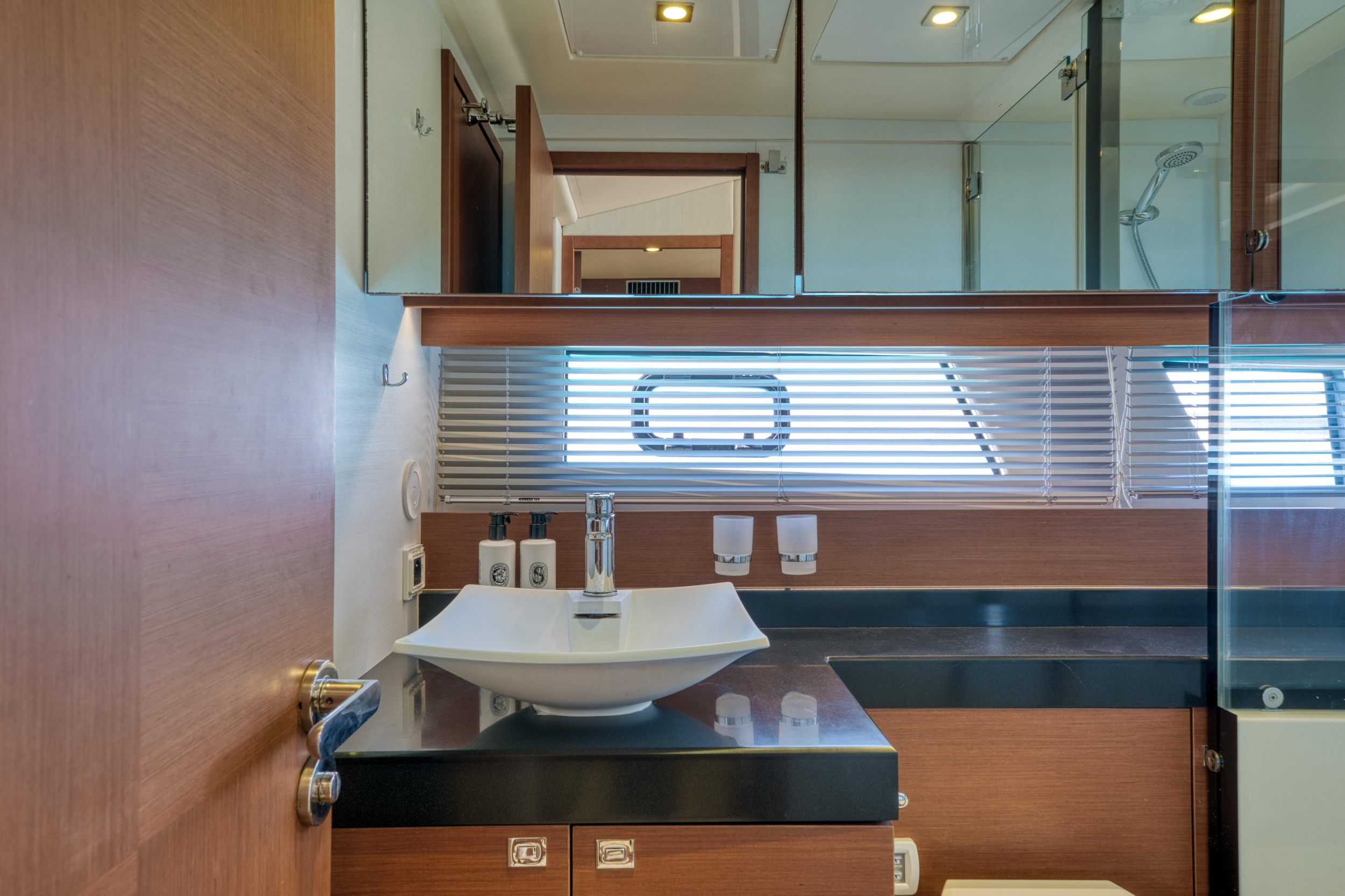 Photo #17 - Prestige 550 Fly (Maya) in Mykonos - 21904