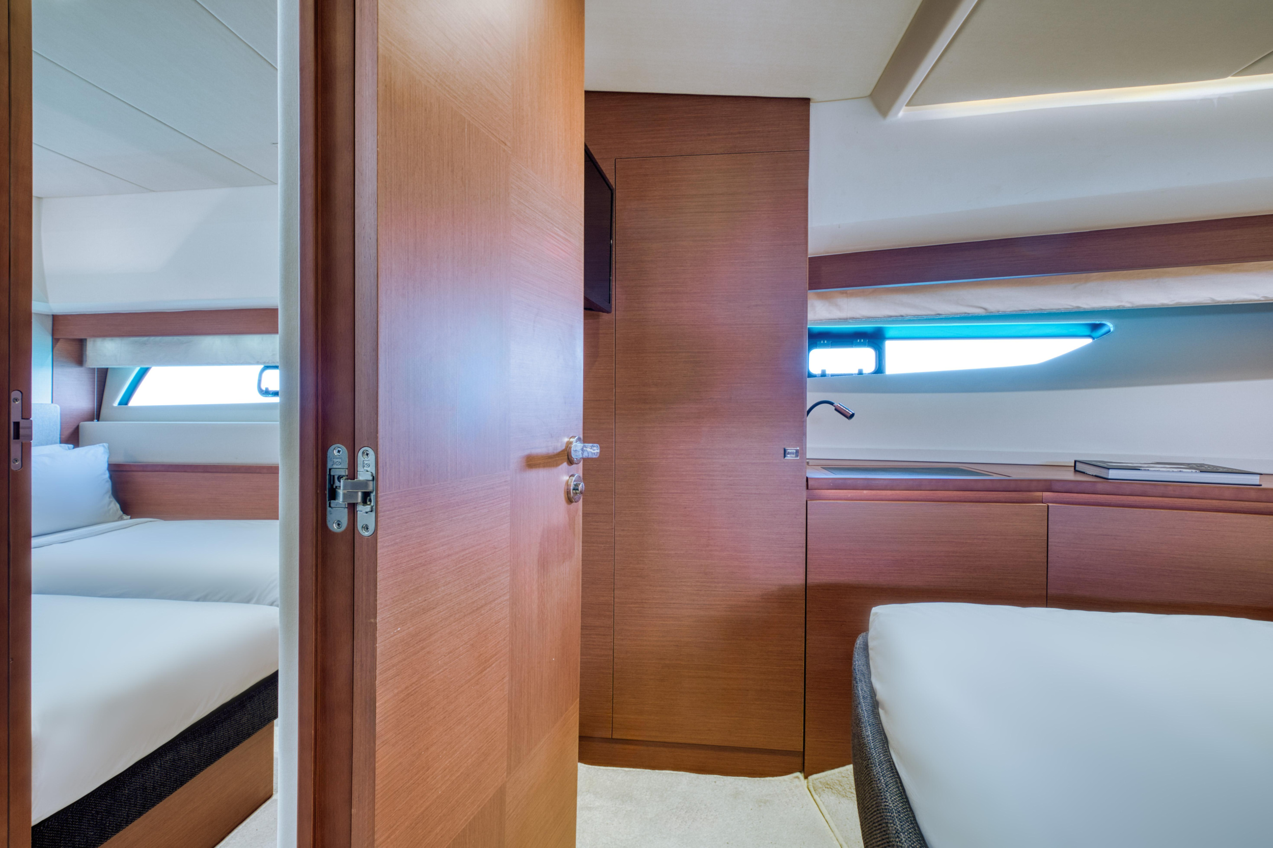 Photo #20 - Prestige 550 Fly (Maya) in Mykonos - 21904