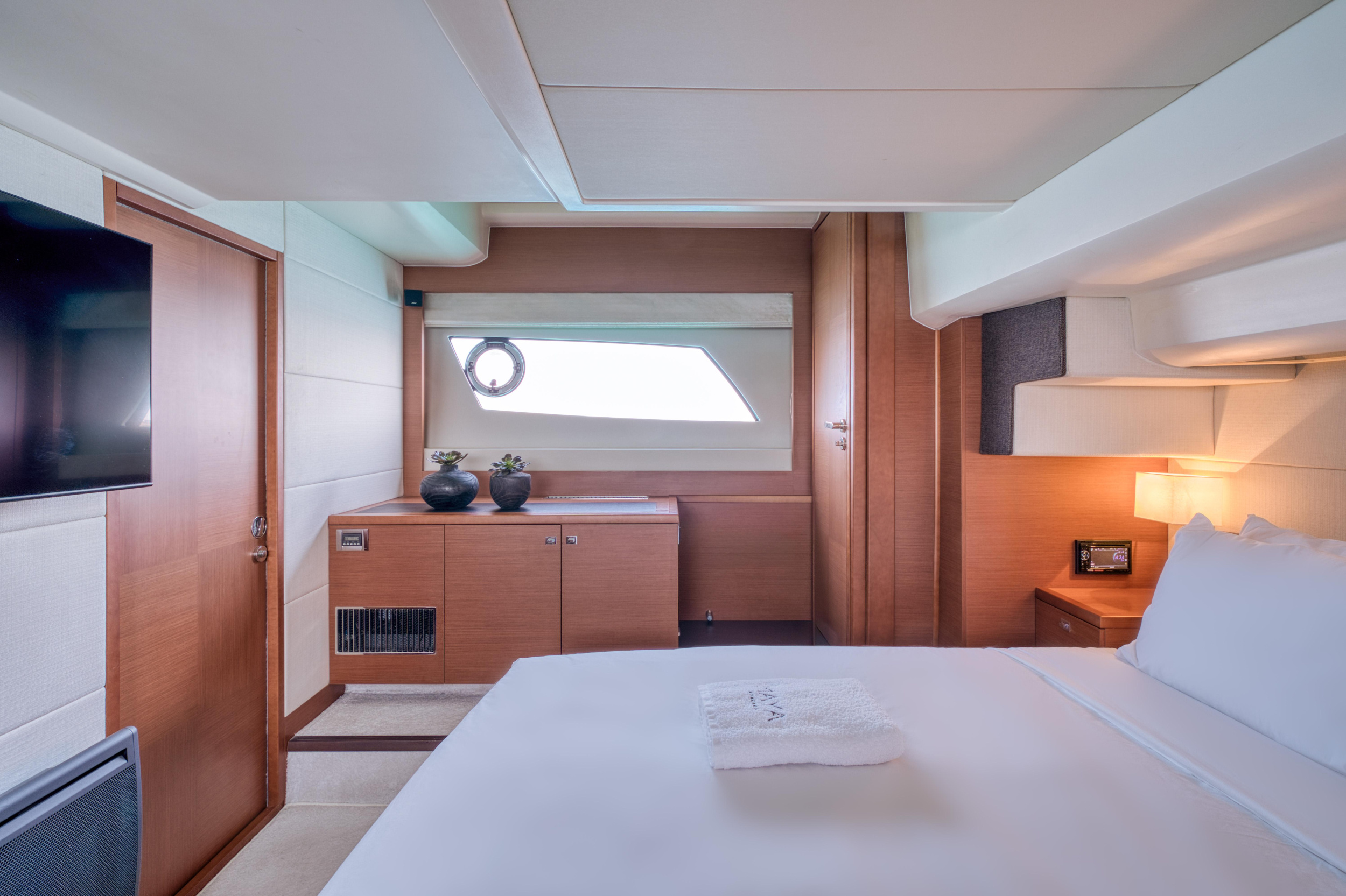 Photo #10 - Prestige 550 Fly (Maya) in Mykonos - 21904
