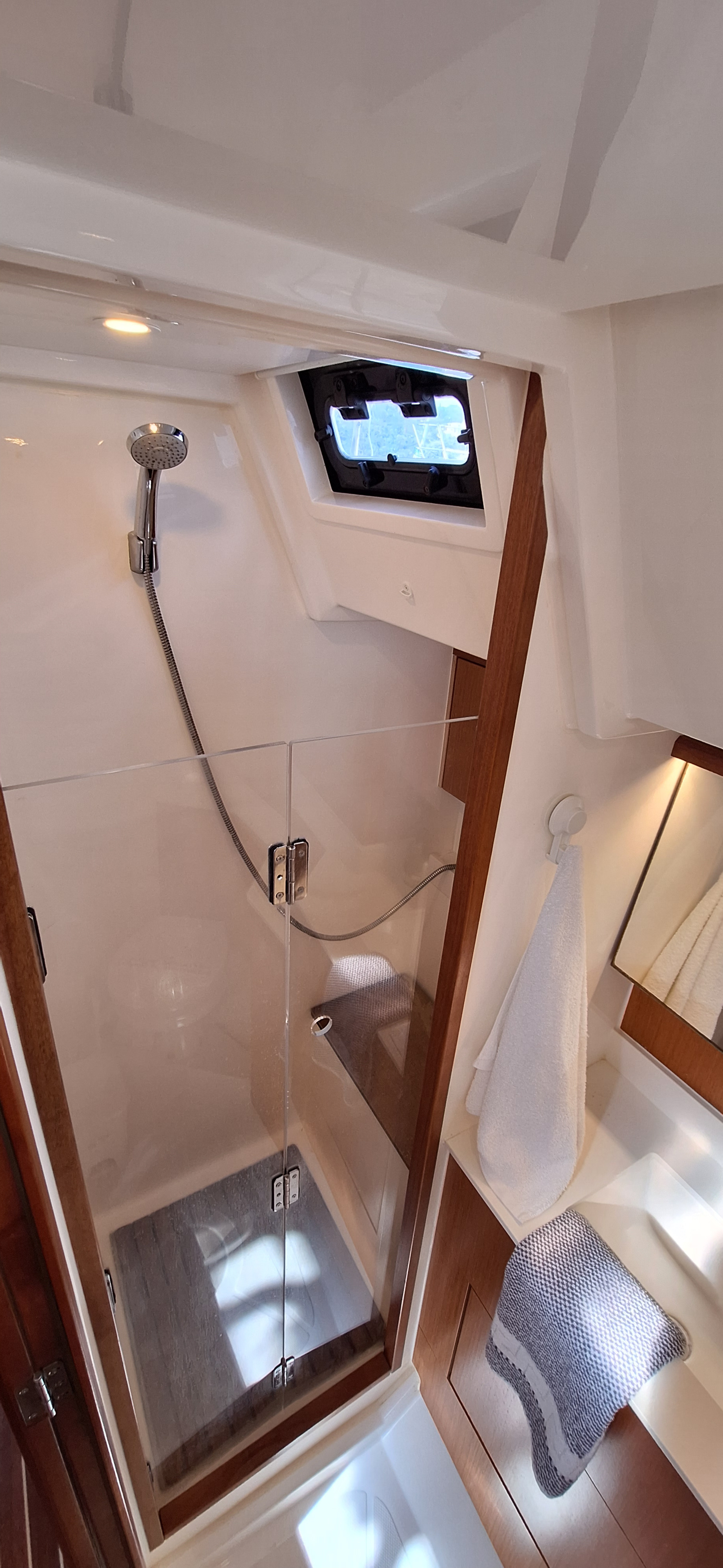 Photo #4 - Bavaria C45 (LADY FLORA 1) in Lefkada - 10470