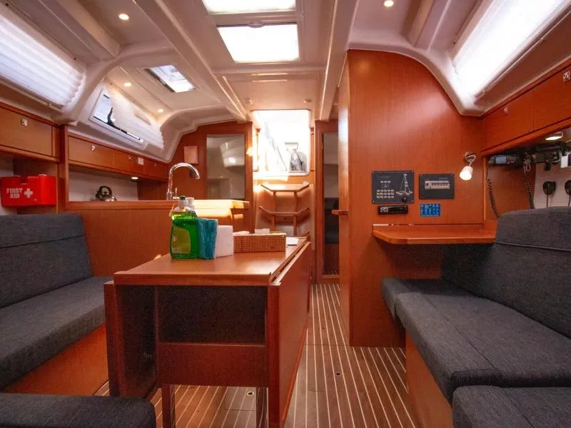 Bavaria 37 (Stairway to Heaven) Interior image - 2