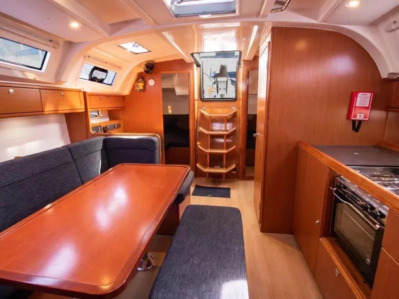 Bavaria 41 (Electra) Interior image - 2