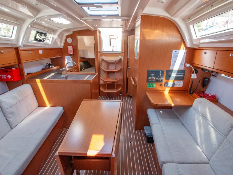 Photo #2 - Bavaria 37 (Angela) in Poros - 13383
