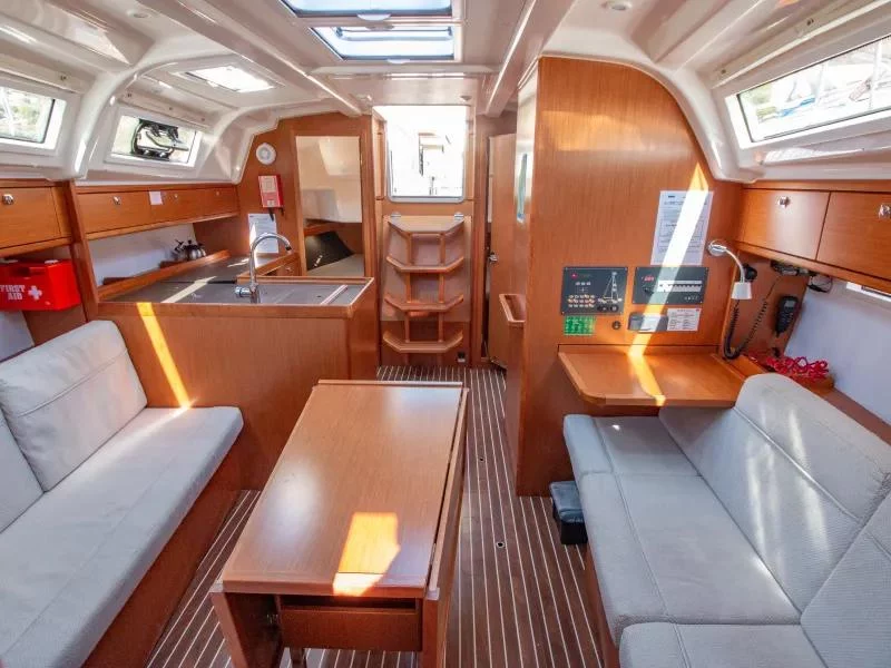 Bavaria 37 (Angela) Interior image - 1