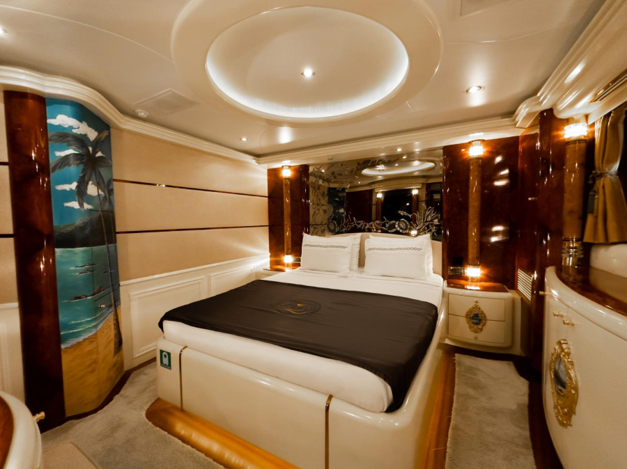 Photo #8 - 42 M Motor Yacht Crocus (CROCUS) en Bodrum - 18459