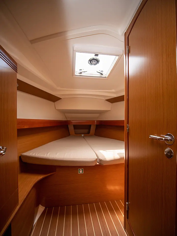 Photo #15 - Sun Odyssey 42 i (Mila) in Volos - 22044