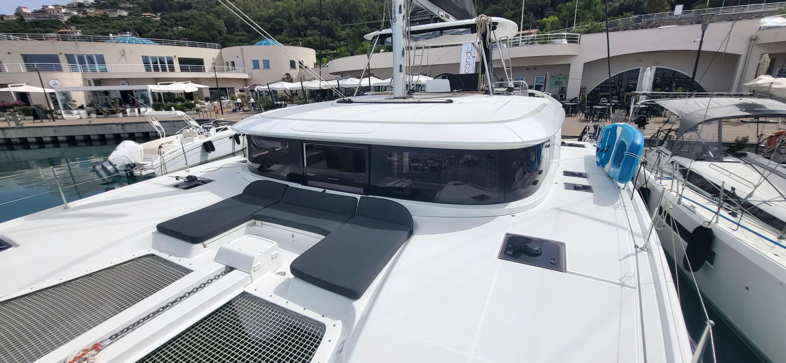 Lagoon 46 (Blue Moon)  - 20