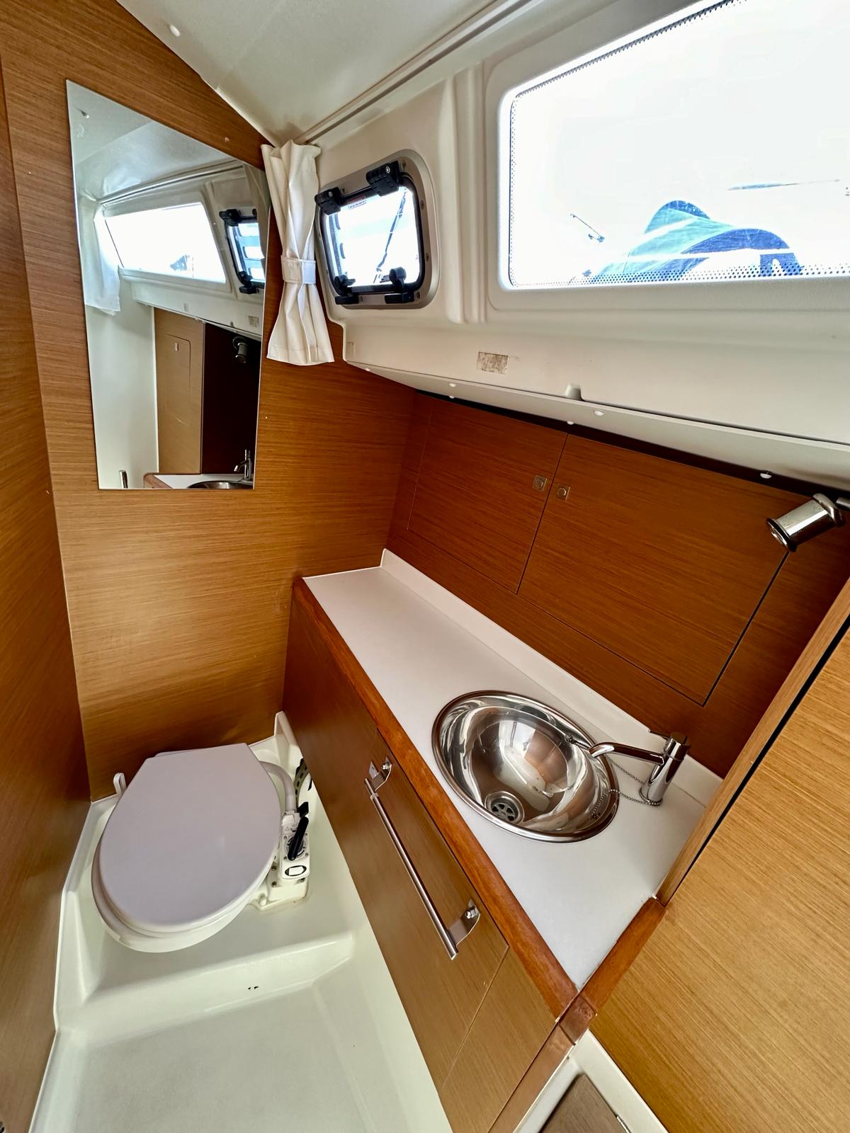 Photo #8 - Sun Odyssey 419 (Marley) in Drage - 8618