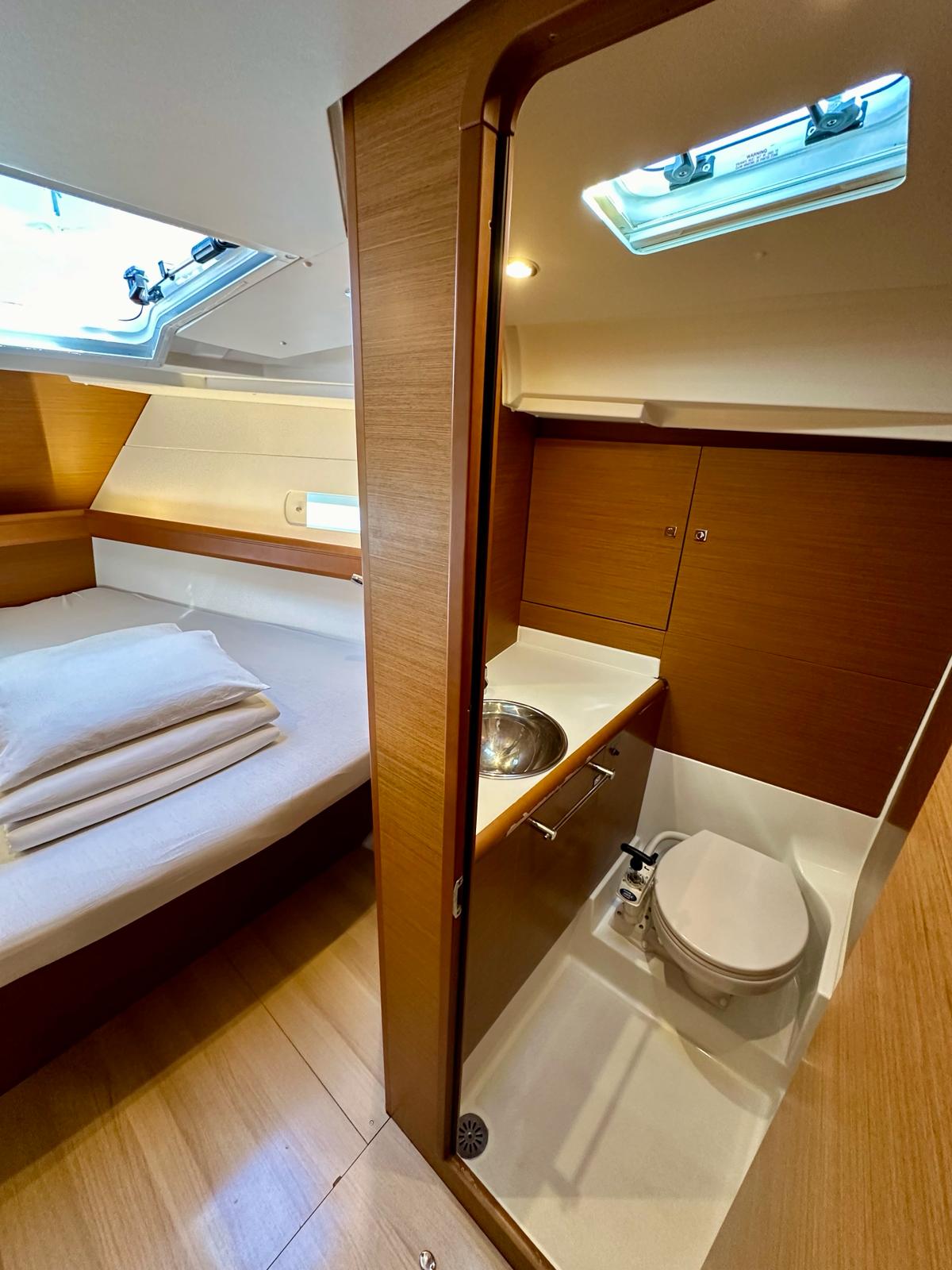 Photo #6 - Sun Odyssey 419 (Marley) in Drage - 8618