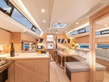 Bavaria C38 (Bavaria C38)  - 4