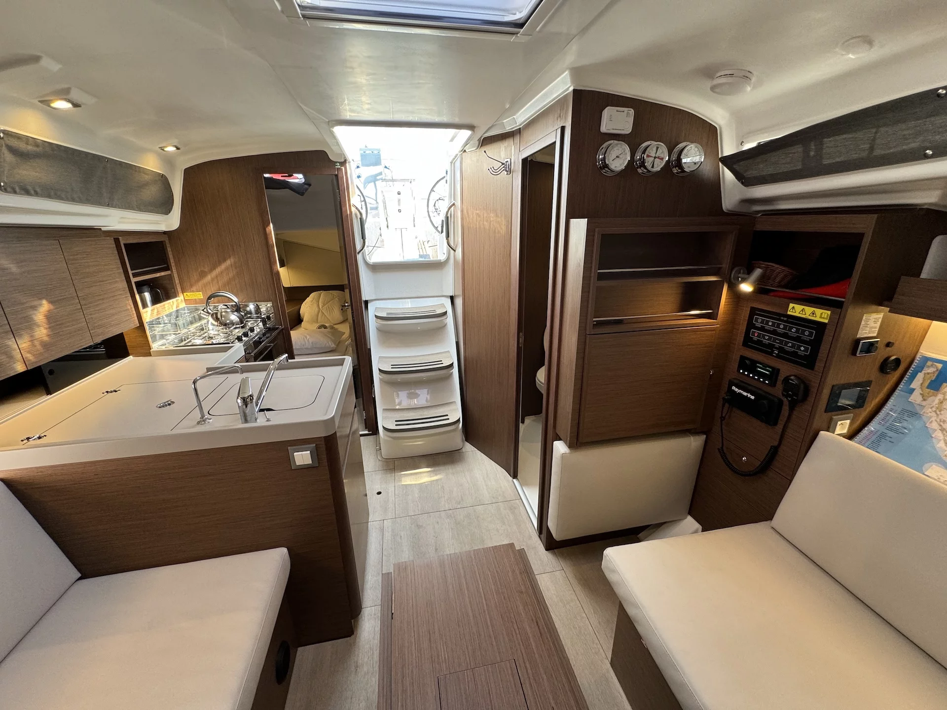 Oceanis 34.1 (Arnie)  - 8