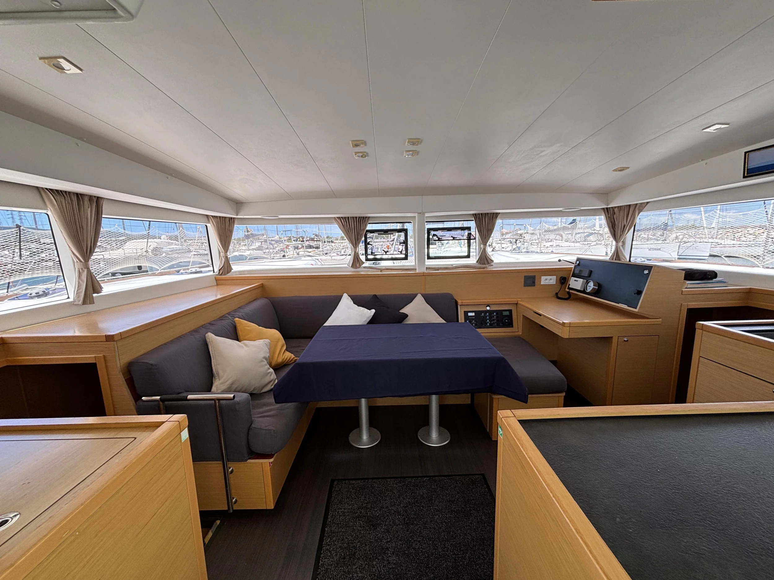 Lagoon 400 S2 (Aragorn) Interior image - 5