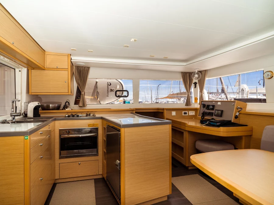 Lagoon 450 Flybridge (WindFinder) Interior image - 5