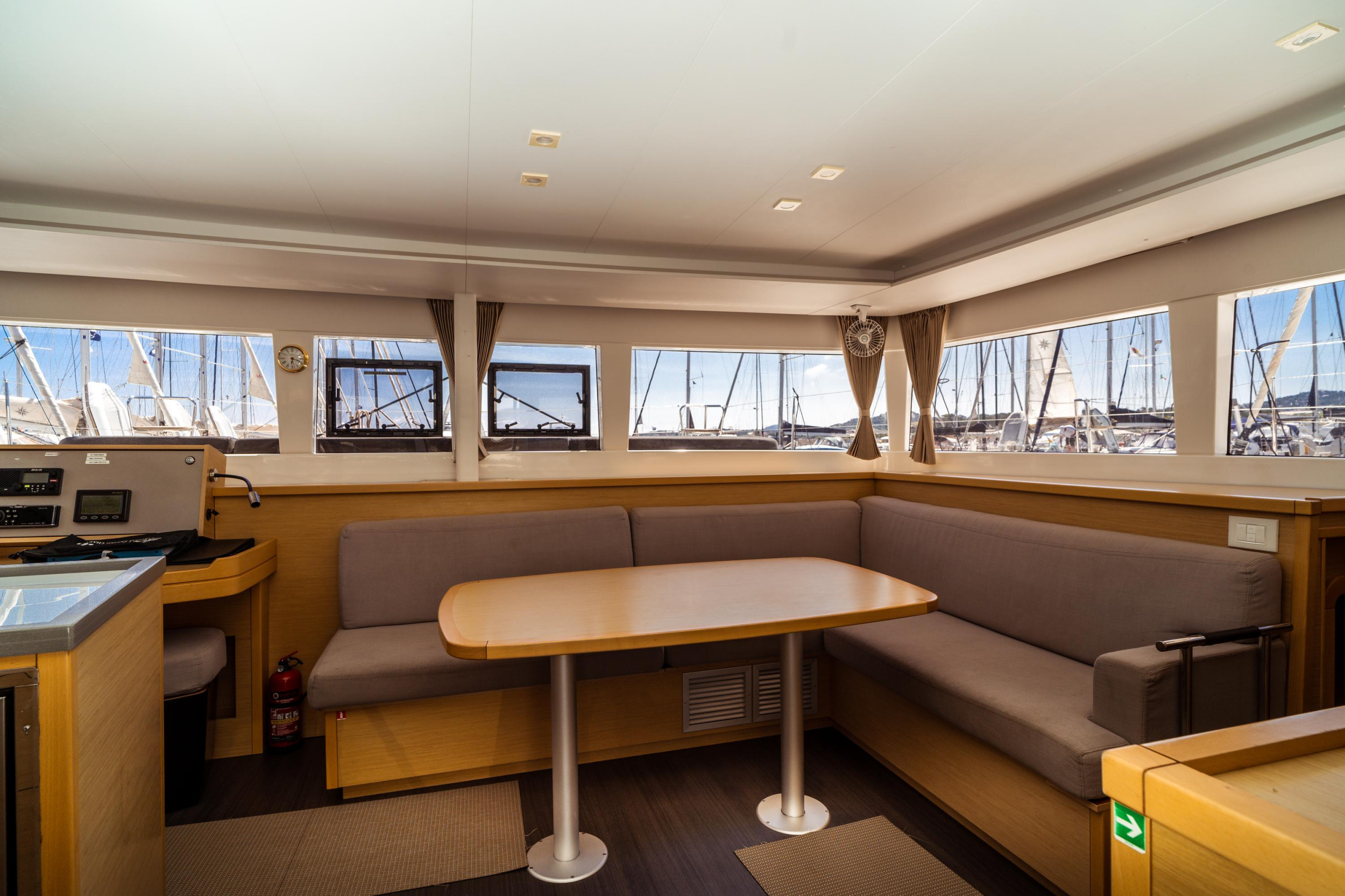 Photo #7 - Lagoon 450 Flybridge (WindFinder) in Portisco - 11637