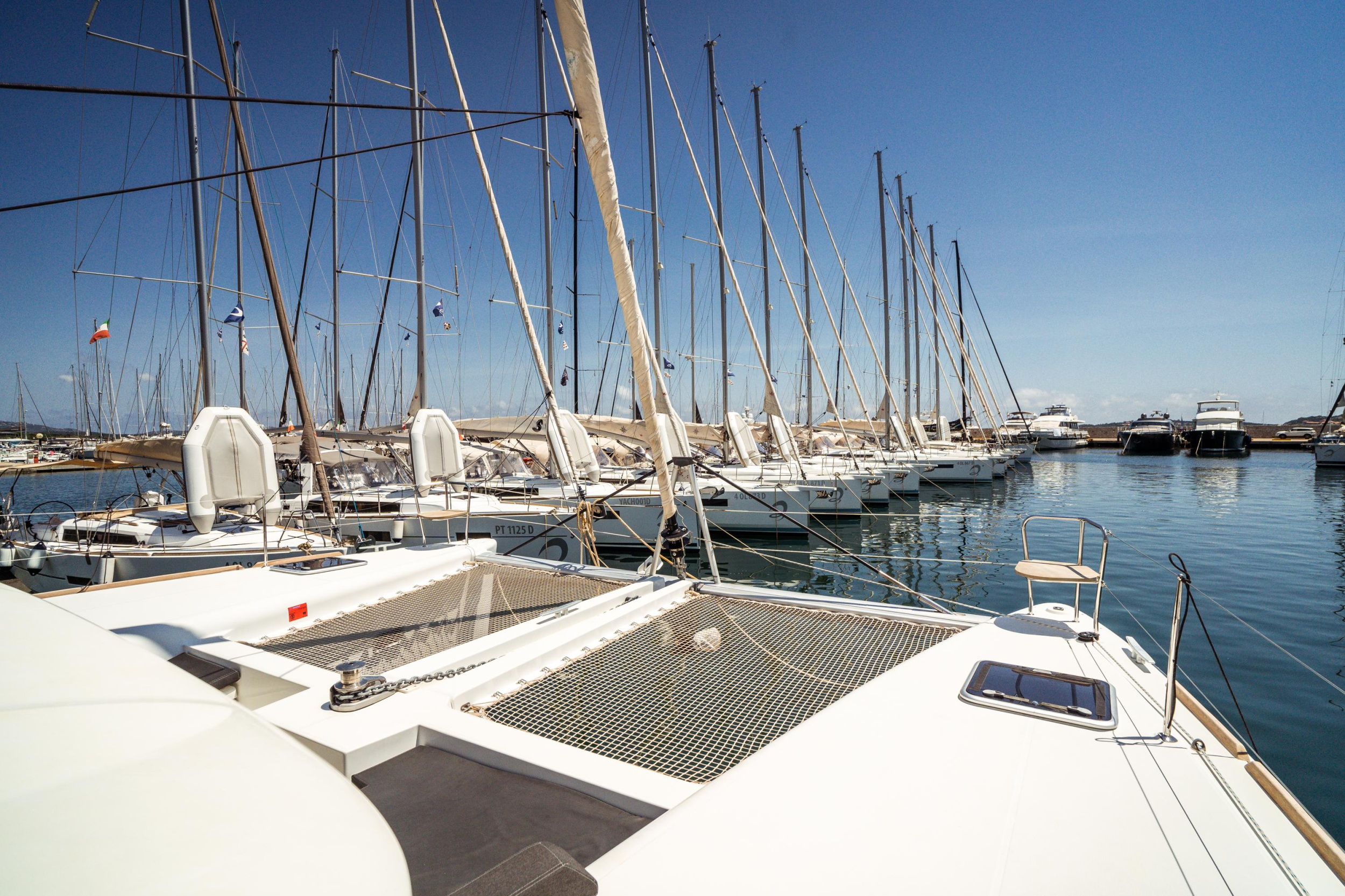Photo #10 - Lagoon 450 Flybridge (WindFinder) in Portisco - 11637