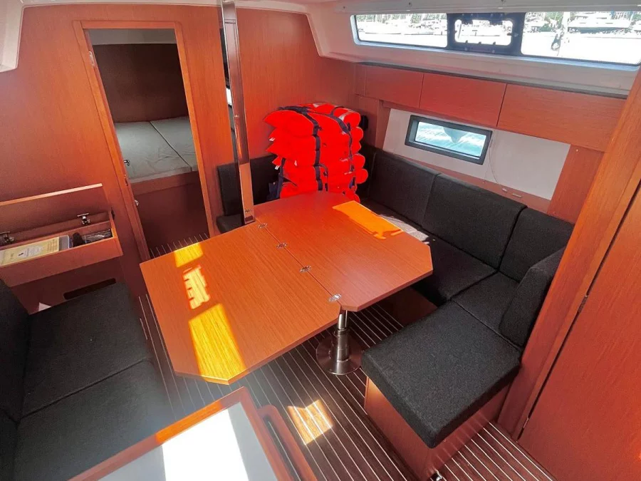 Bavaria C 38 (ARYA) Interior image - 1