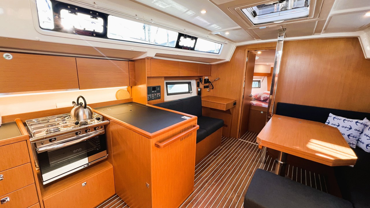 Photo #17 - Bavaria C38 (Wind Dancer) in Split - 22226