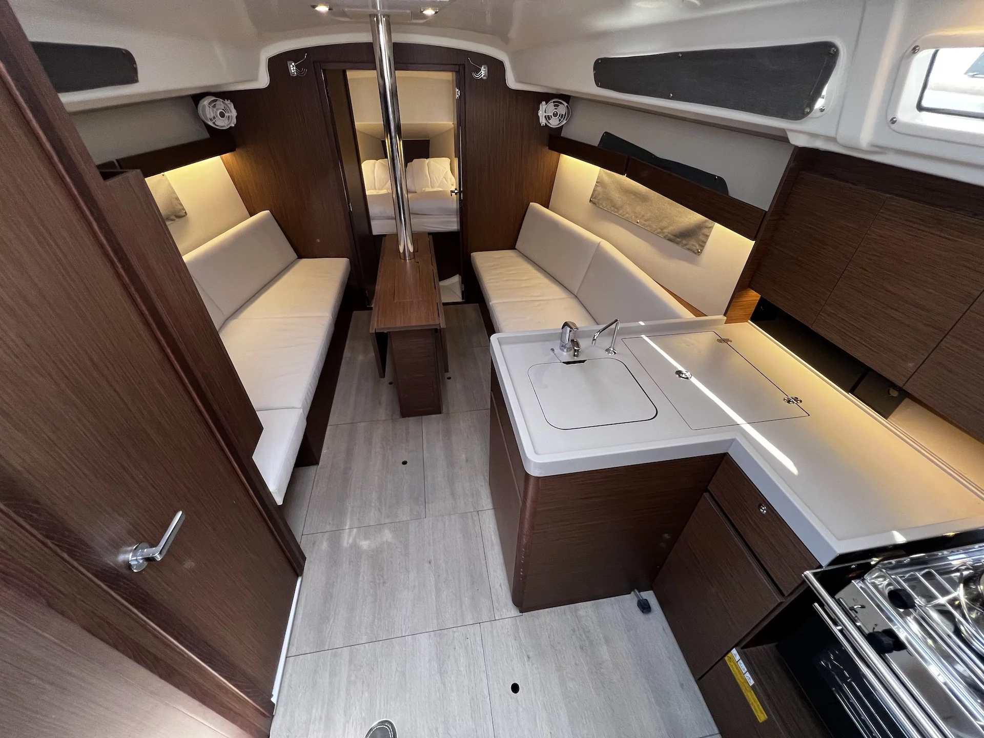 Oceanis 34.1 (Clara) Interior image - 11