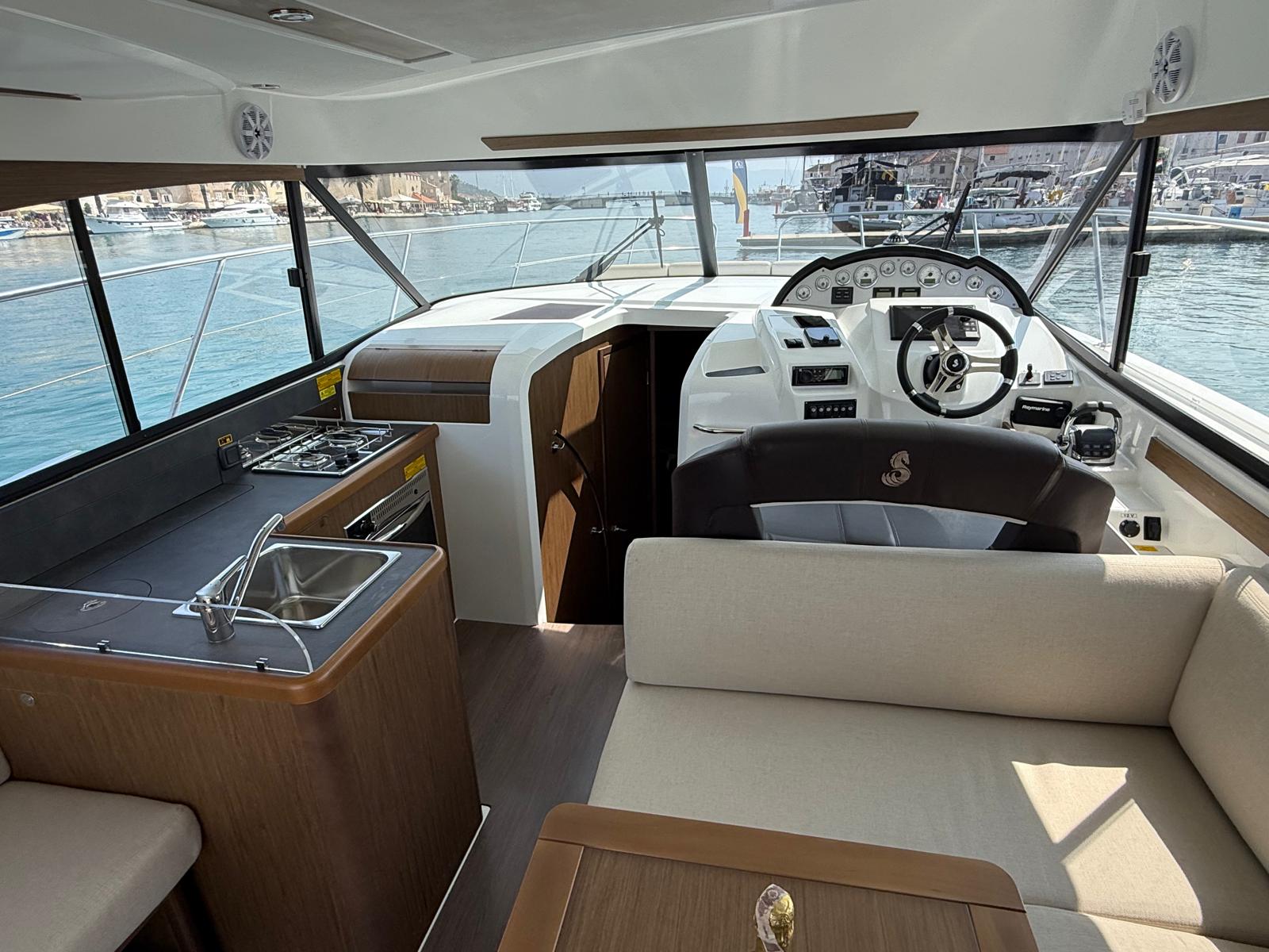 Photo #9 - Beneteau Antares 36 (Antares 36) in Trogir - 21355