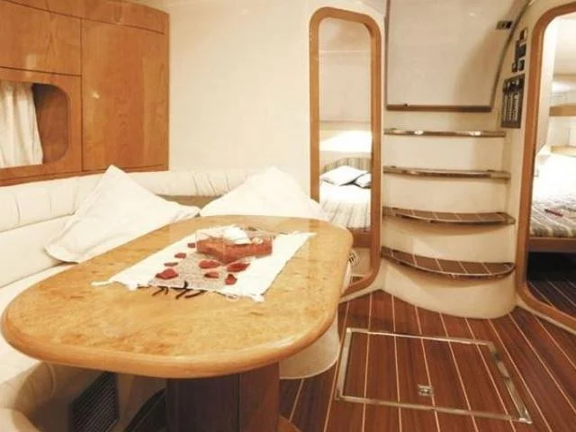 Mira 40 (Notorius) Interior image - 17