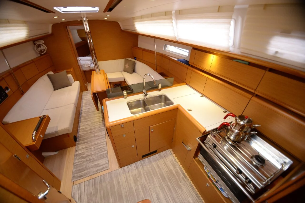 Sun Odyssey 379 (Mitis)  - 12
