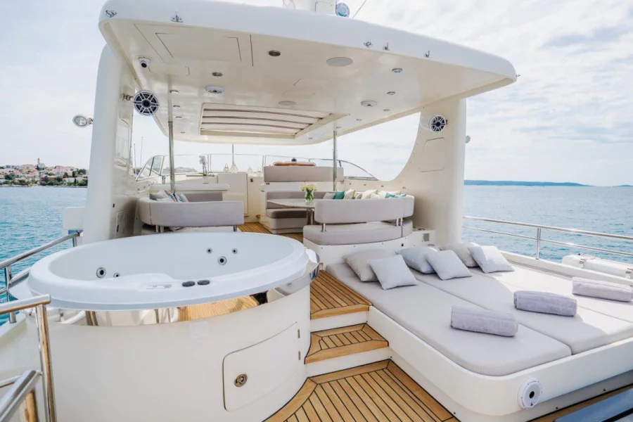 Luxury Motor Yacht (Dream)  - 22