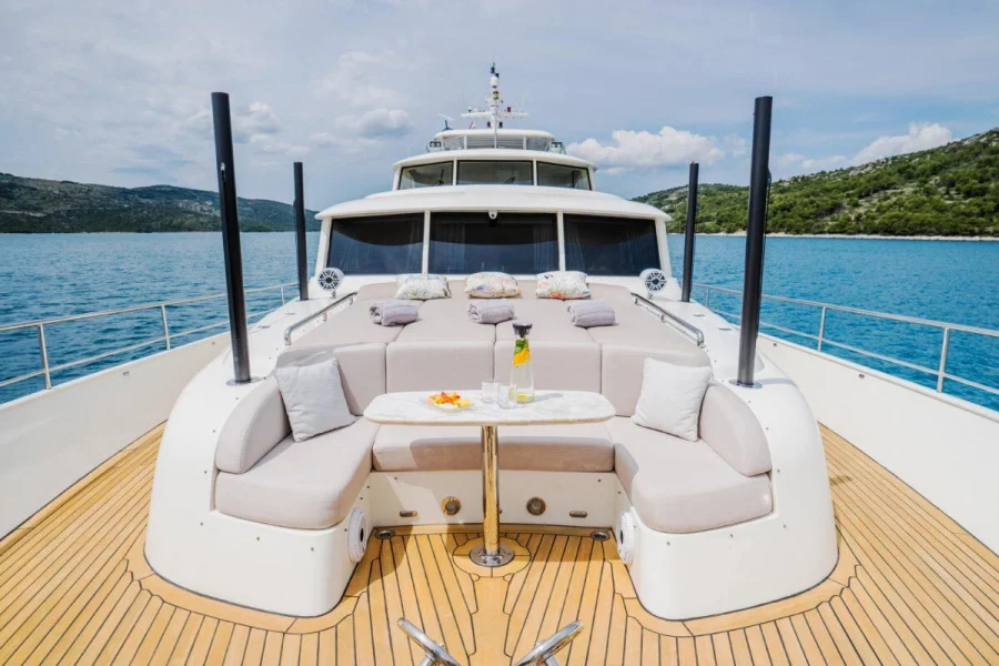 Luxury Motor Yacht (Dream)  - 12