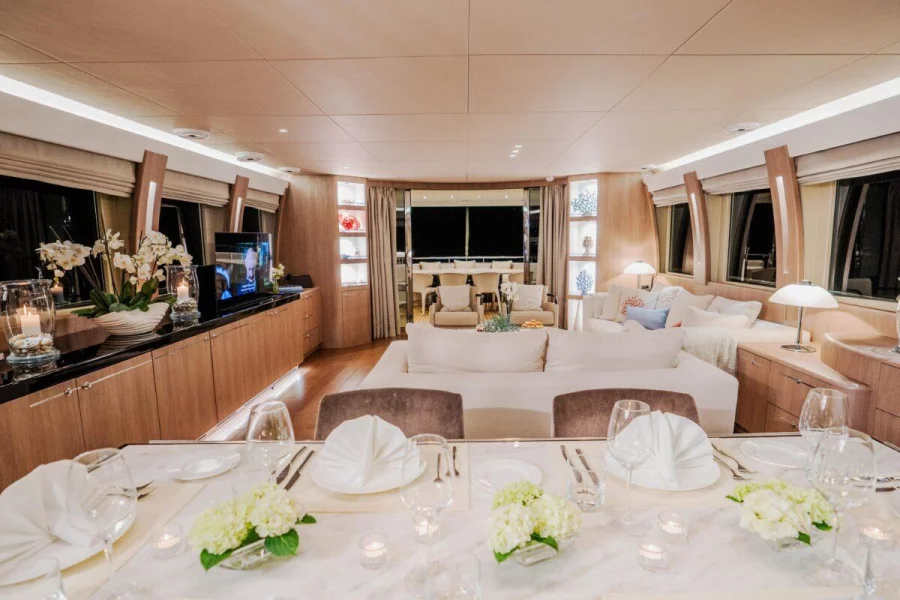 Luxury Motor Yacht (Dream)  - 26